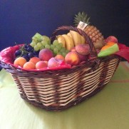 panier corbeille de fruits frais par les Jardins d'Olivier à Beaugency en Val de Loire